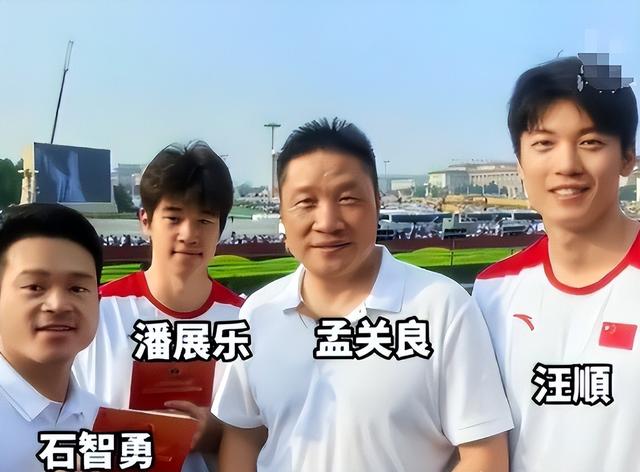 被央视怒批、摇头晃脑、德不配位，难怪阅兵从不邀请“流量”明星