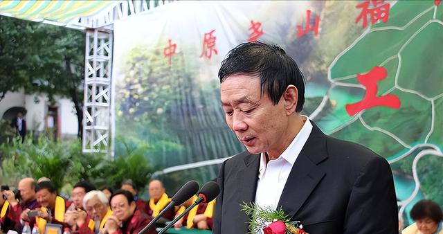 耗费12亿，修建完成的“世界最高佛”，如今却拜不起，水喝不起