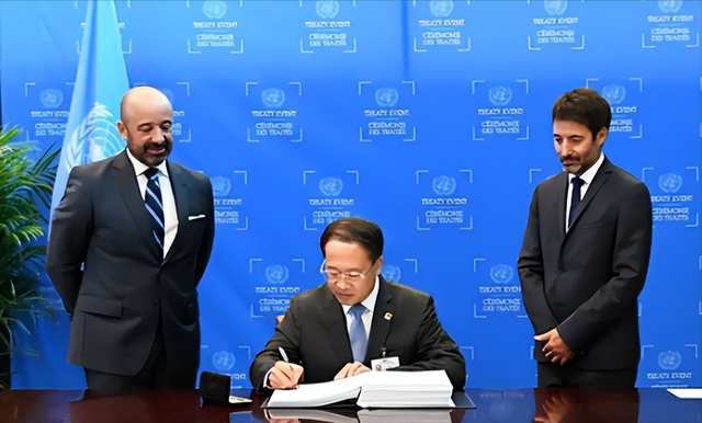 中国递交申请	，不到48小时，普京被邀进新联合国，特朗普要当主席