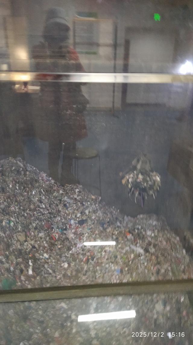 跟着垃圾来旅行——参观垃圾处理厂。