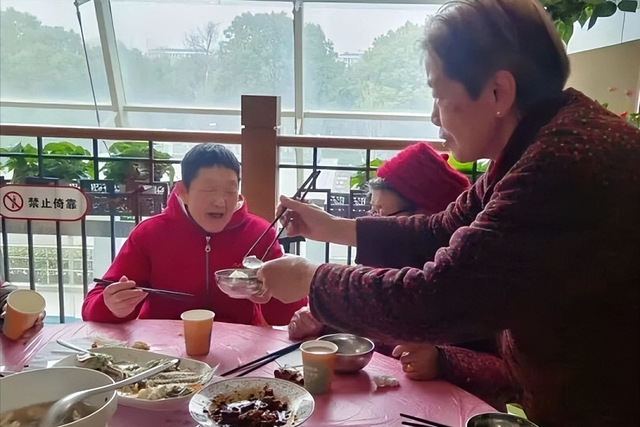 “吃饭七分饱”被推翻了？专家：过了58岁，吃饭尽量要做到这6点