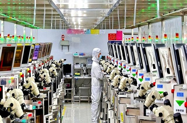 终于盼来中国稀土开闸放水，美国刚拍手叫好，中方又掐住美军命脉