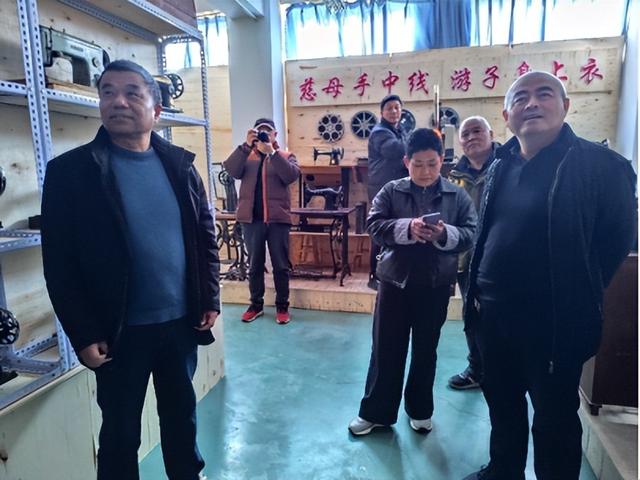 邹平市大闫村党支部组织到三转一响博物馆参观