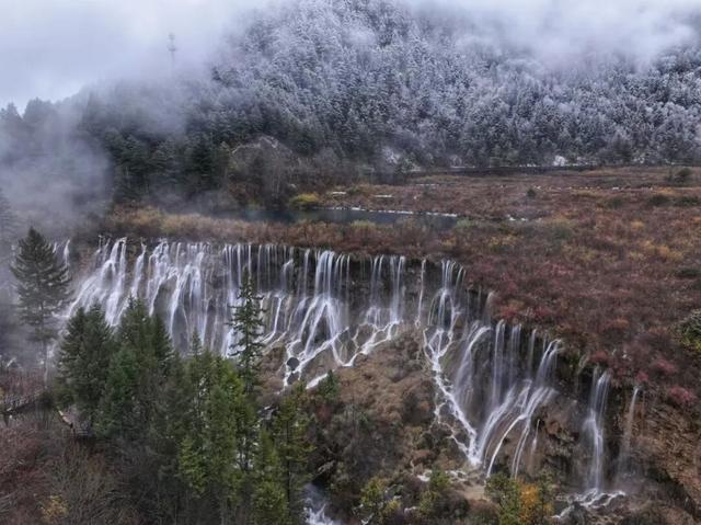 九寨沟冬日限定皮肤上线！快来九寨沟赏雪林彩池啦~