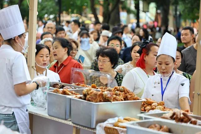 整新活儿！新民大街火的不得了！董宇辉也来了