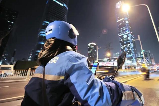 经济增速变缓，曾月入2万高管后改行送外卖，女骑手开始越来越多