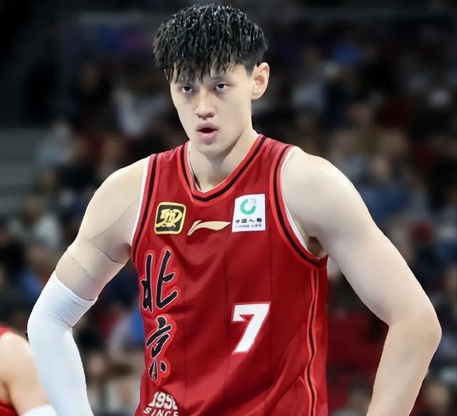 恭喜！22岁曾凡博签约达成，拒绝海外合同重返首钢，奥莫特被裁！