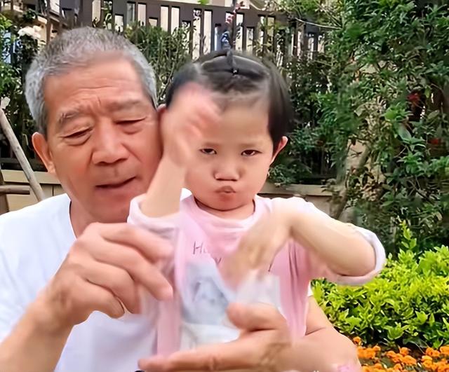 小天赐	，终为父母当年的“冲动”买了单，年仅6岁活得不像个小孩