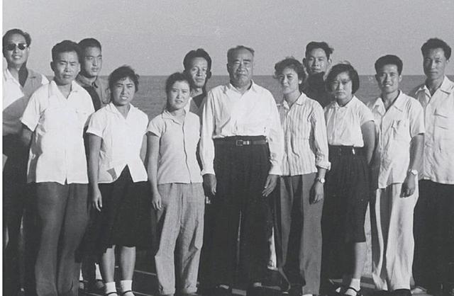 北戴河五浴场(张宝昌)