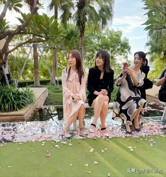 封杀四年，49岁赵薇突传消息，因胃癌去世传闻5个月前就真相大白