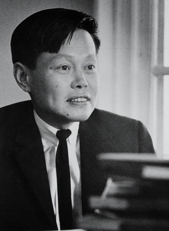 翁帆也没想到，丈夫杨振宁去世后，竟因生前一个举动再次口碑暴涨