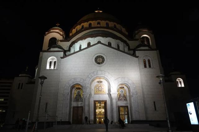 塞尔维亚，老贝城的圣萨瓦大教堂，马赛克壁画把金色用到极致典雅