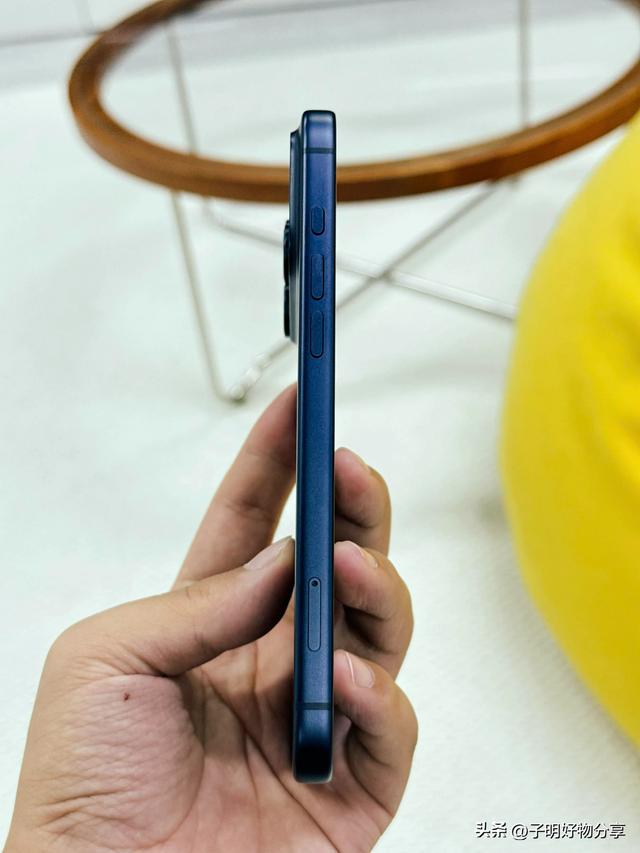 李楠喊话安卓厂商：别碰瓷iPhone 17 Pro Max，你们真的搞不定！