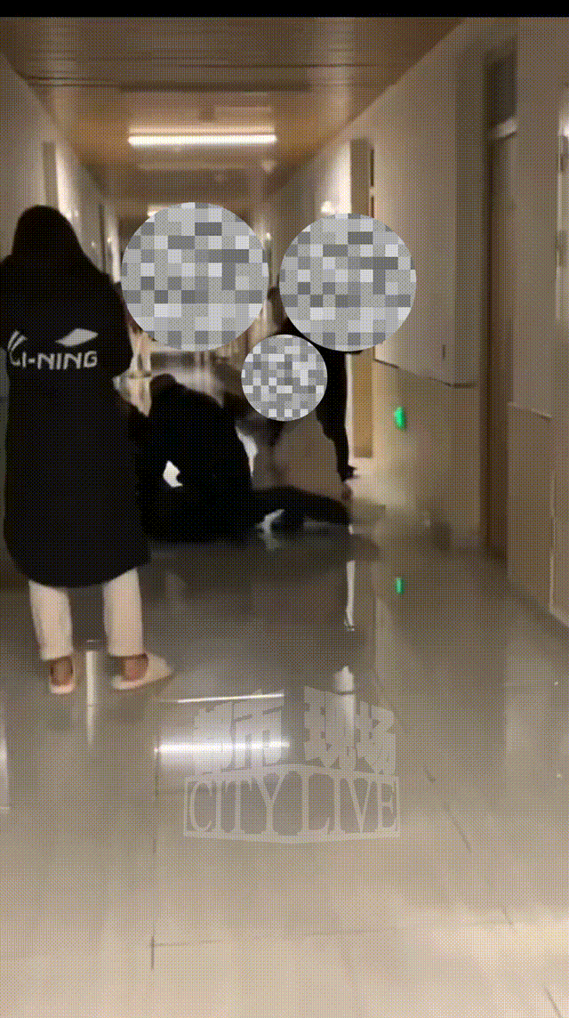 安徽一男子深夜闯入合肥幼专女生宿舍，学生：疑似蹲守2小时，目的明确去浴室	，校方：男子是校外人员