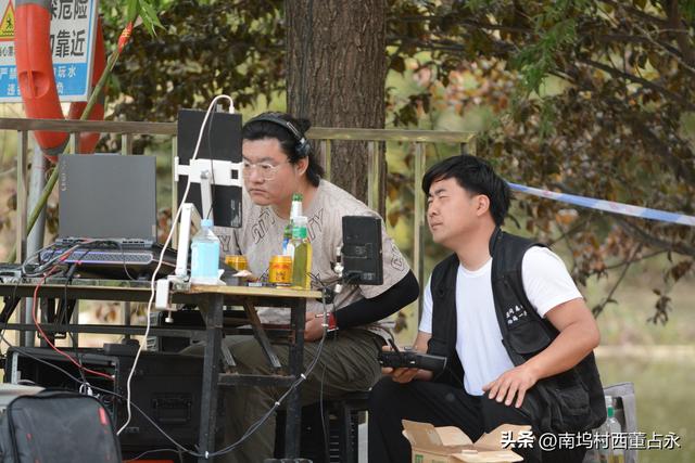 网红沧海一舟河南平顶山市郏县堂街镇临沣寨景区广场直播唱歌随拍