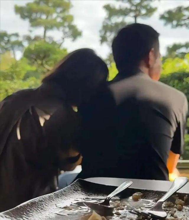 私生活混乱？遭央视“开除”？被传和小尼结婚的她，如今怎么样了