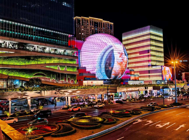 为了这些超绝的Citywalk机位，总要逛一趟上海吧~