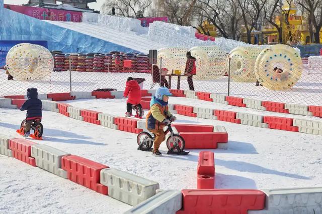 2万㎡超大雪场敞开玩儿!龙潭冰雪节焕新升级→