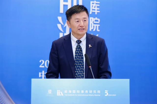 “前海智库院长对话论坛”在深举办 郑永年谈AI：已超越大部分人！