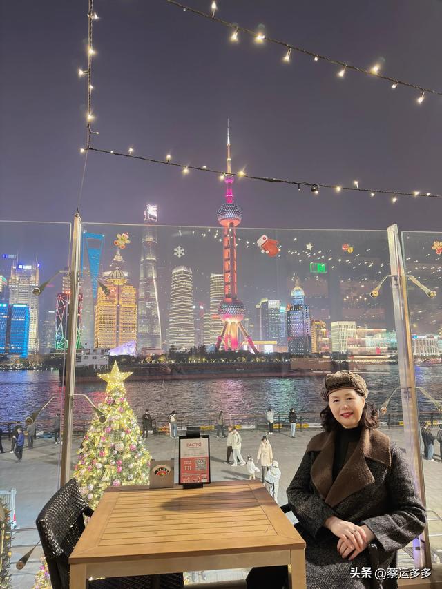 在北外滩，与圣诞和黄浦江撞个满怀