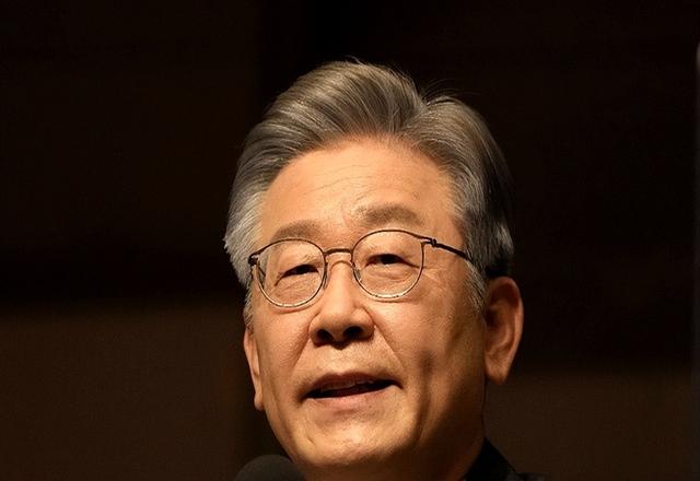 收到美国加税通知！李在明态度变了，北京九三阅兵，或给他留个座