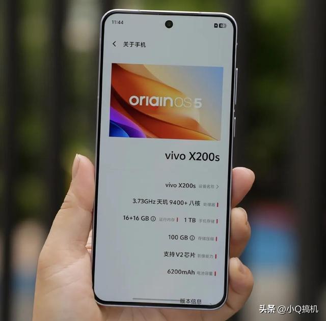真香直屏旗舰，天玑9400+100倍变焦+IP69，国补后可“闭眼买”