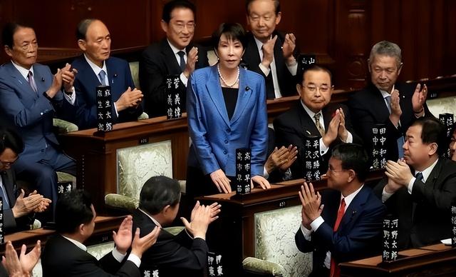 麻生太郎不装了，彻底撕下伪装，日本亮明底线：日本要对抗到底