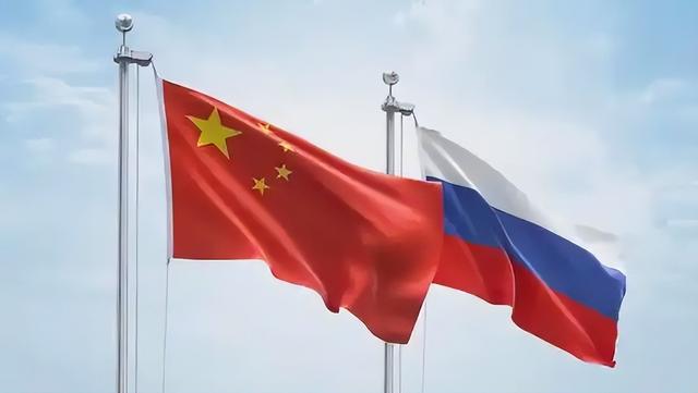 普京专机离开北京后，刚飞出中俄国境线，马上降落在了海参崴