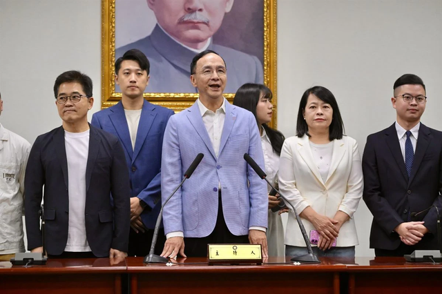 张荣恭和萧旭岑出任国民党副主席