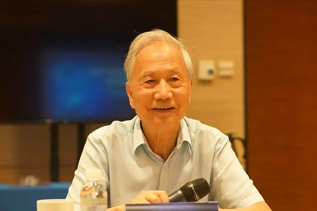 特朗普慌了：签下万亿美元豪赌计划！与此同时中国神秘人物藏不住