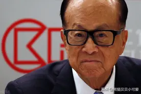 中国过春节，资本世界忙抢劫：收割镰刀，向亚洲首富李嘉诚挥去？图片
