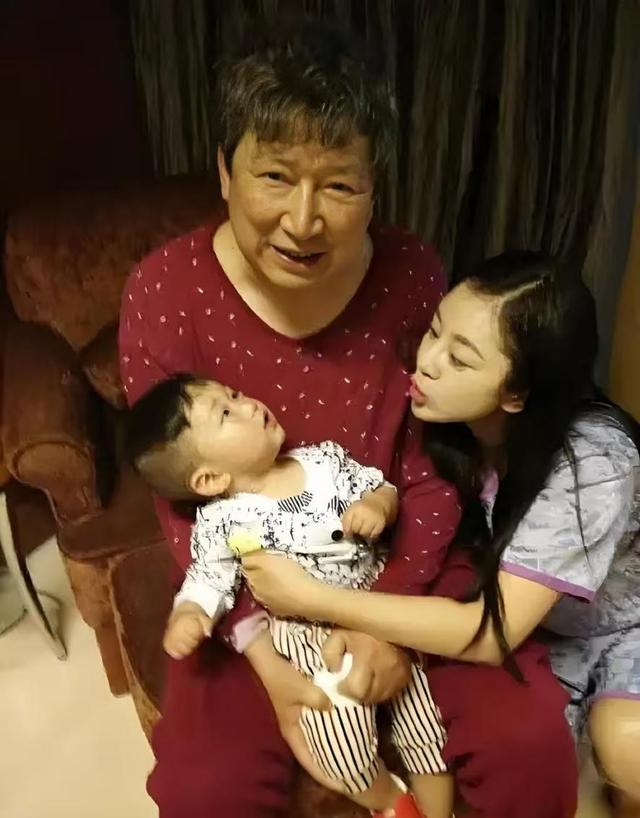 "第一软饭男"去世了，伺候美国老妇13年，继承268亿，死后钱给谁