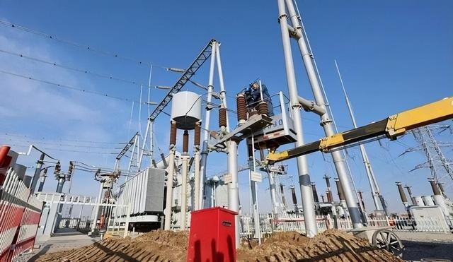 马斯克一语成真：全球抢购的不是芯片	，而是中国20万一台变压器