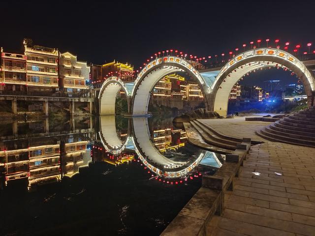 湘西吉首的夜景很美