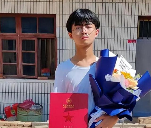 恶心的一幕出现了! 679分寒门贵子考上国防科技大学，却遭无端质疑