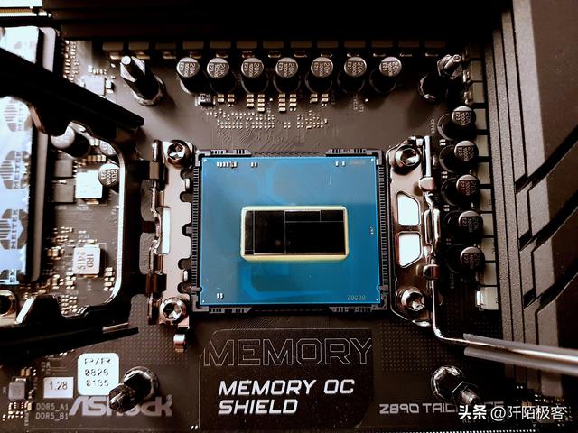 多核性能AMD一直领先，但英特尔为何要自废武功砍掉超线程