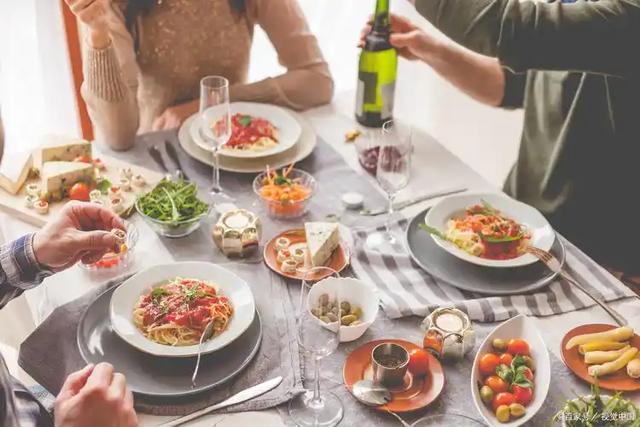 “吃饭七分饱”被推翻了?医生:过了59岁,吃饭尽量要做到这5点