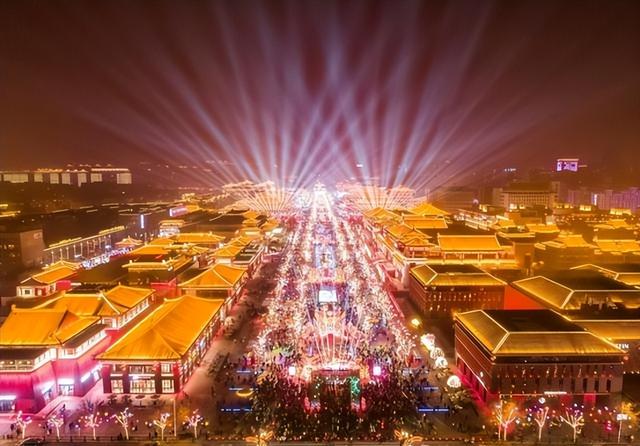 人山人海只看不买，年轻人报复性白嫖，景区赚不到钱了？