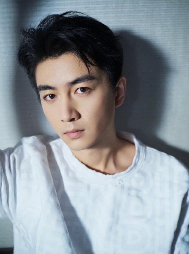 冯绍峰也没想到，被官媒高调官宣喜讯的赵丽颖，证实陈晓没说错