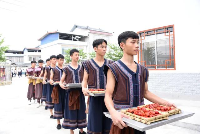 仫佬族最盛大的节日！广西罗城邀你这个周末来过依饭节咯~