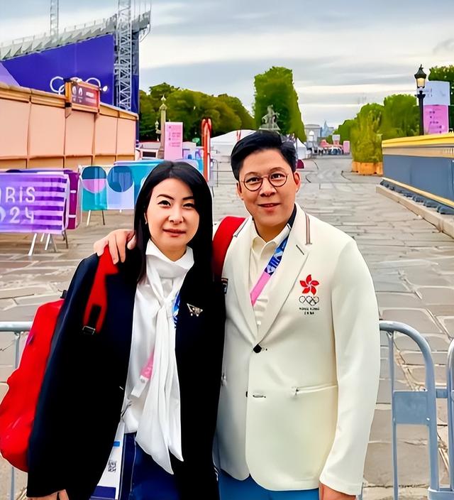 三连升！霍启刚官宣喜讯，新身份给郭晶晶长脸，让李嘉诚不敢吭声