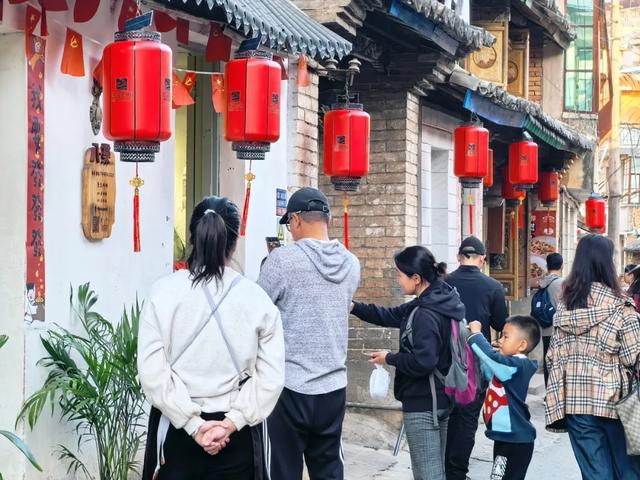 党建“红线”串珠成链 思茅老街聚力融合焕新颜