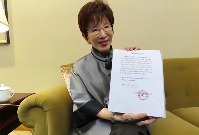 回台北直接扣押？洪秀柱返程专机已落地，然而国台办早就把话挑明