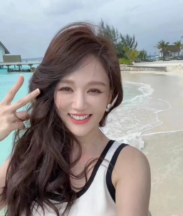 “童年喜欢去墓地，因为觉得人类更可怕”的陈乔恩也终因艾伦释怀