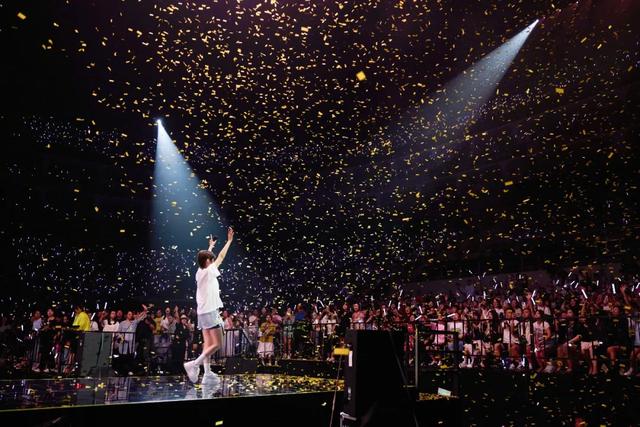 41岁李宇春	，主动走入暴雨中心