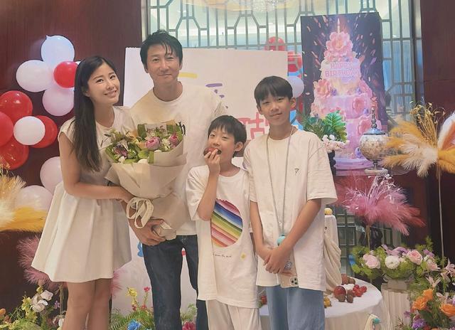 突发！知名港星举家搬离香港移居深圳，宣布这辈子都不再搬家