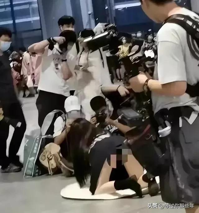 “不穿内裤”无下限，“搔首弄姿”辣眼真空漫展的道德背后