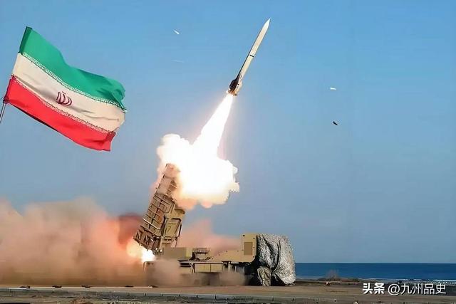 100枚导弹从天而降，美军发起斩首行动，特朗普下令，俄英法失声