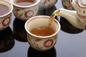 长期吸烟又坚持喝茶的人，结局都如何？茶叶能消除烟酒危害吗？图片