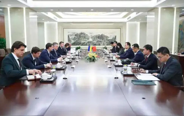 谈妥了，中乌代表在京握手，泽连斯基对华示好：支持“一中”原则，拔掉了中方1根毒针